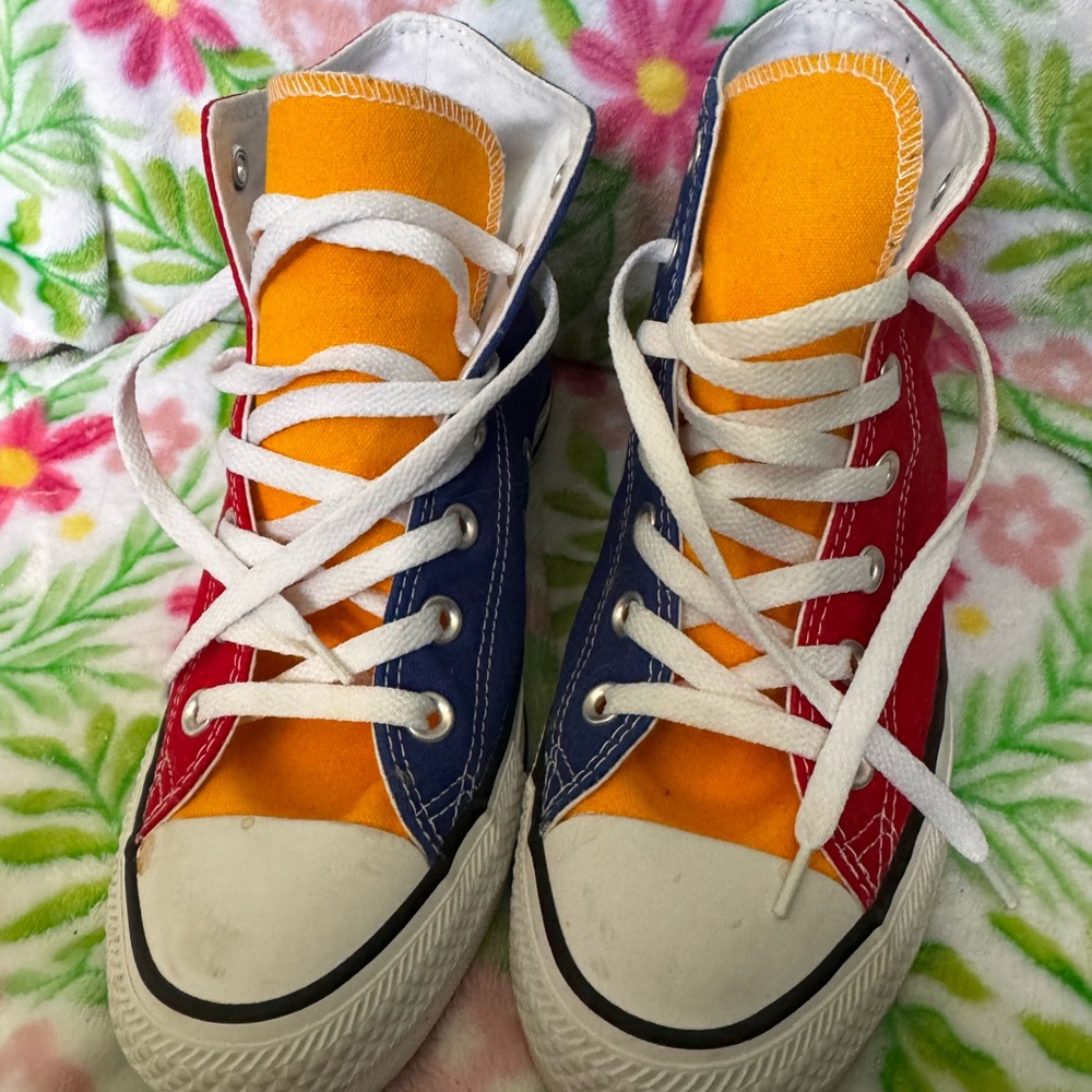 Converse Unisex woman’s Size 8/men’s size 6 - colorful sneakers